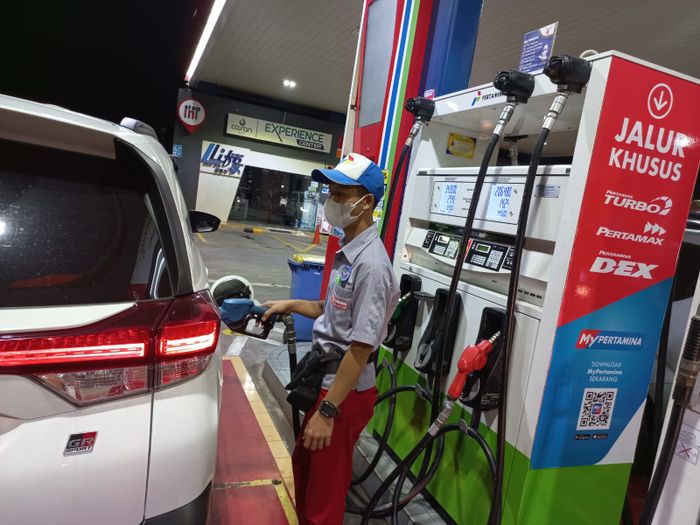 Ilustrasi isi bensin