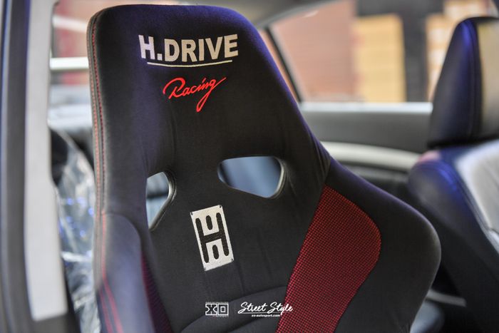 Jok semi bucket H-Drive RP-1 di kabin modifikasi Honda Civic FB street racing