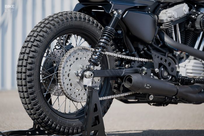 Suspensi belakang mengandalkan produk Ohlins