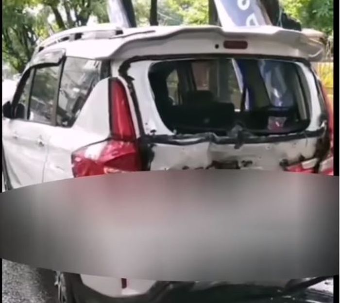 Kondisi Suzuki XL7 milik Dokter Usman Darwin yang hancur ditabrak Toyota Avanza Veloz di Jl Adhyaksa, Panakukang, Makassar, Sulawesi Selatan