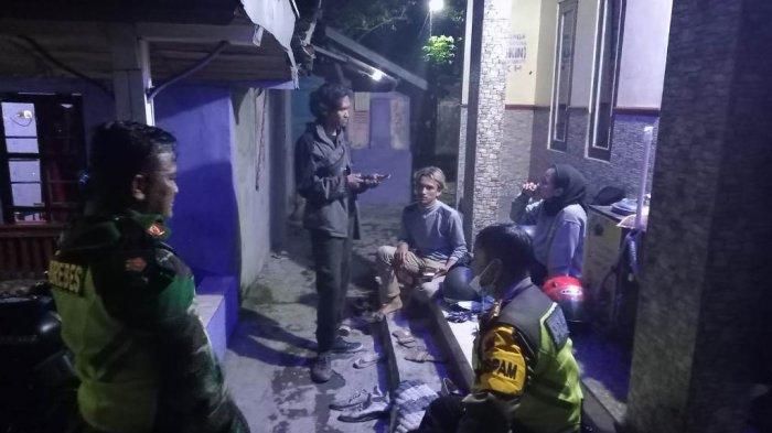 Pemudik motor asal Karawang, Jawa Barat tersesat di area persawahan Ketanggungan, Brebes, Jawa Tengah, (6/5/22)