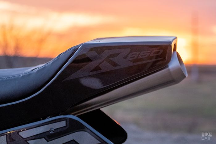 Buntut diganti baru dengan model khas flat tracker