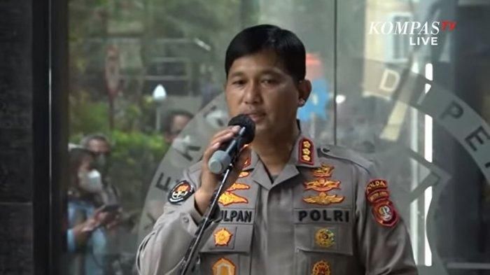 Kabid Humas Polda Metro Jaya, Kombes Pol Endra Zulpan mengatakan pihaknya telah menangkap 3 dari 6 begal truk gas elpiji di CIlincing