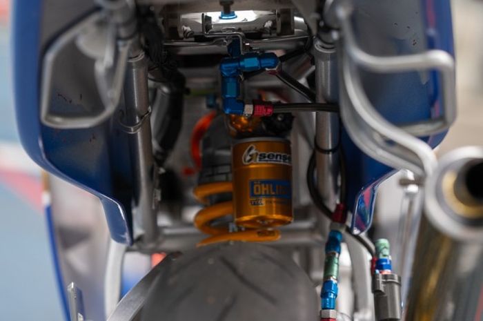 Suspensi belakang diganti dengan shock Ohlins