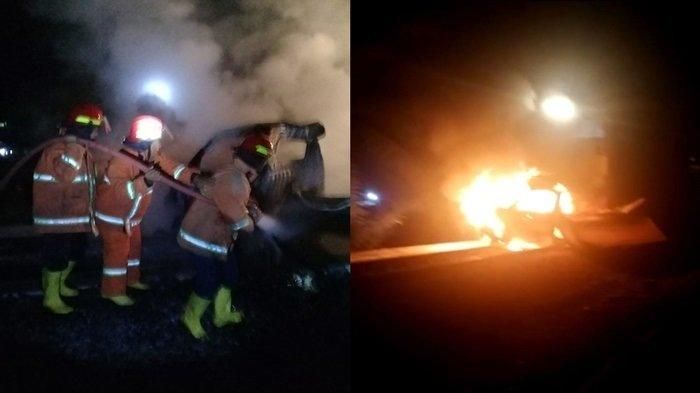 Kondisi saat pemadam kebarakan berusaha memadamkan api yang melumat Daihatsu Gran Max setelah ditabrak Lokomotif di Prabumulih, Sumatera Selatan