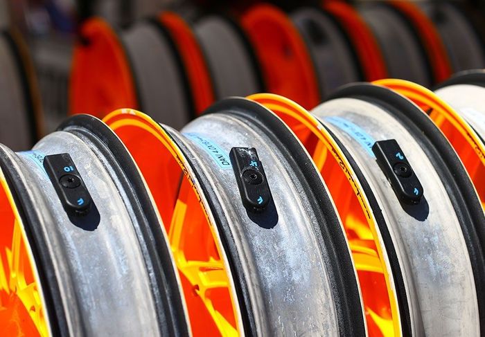 Sensor tekanan ban motor MotoGP