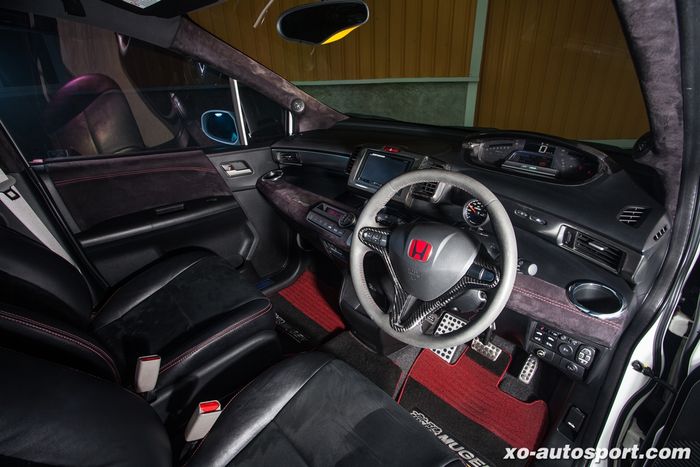 Tampilan kabin sporty modifikasi Honda Freed clean look