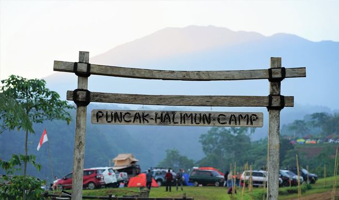 View campervan area di Puncak Halimun Camp