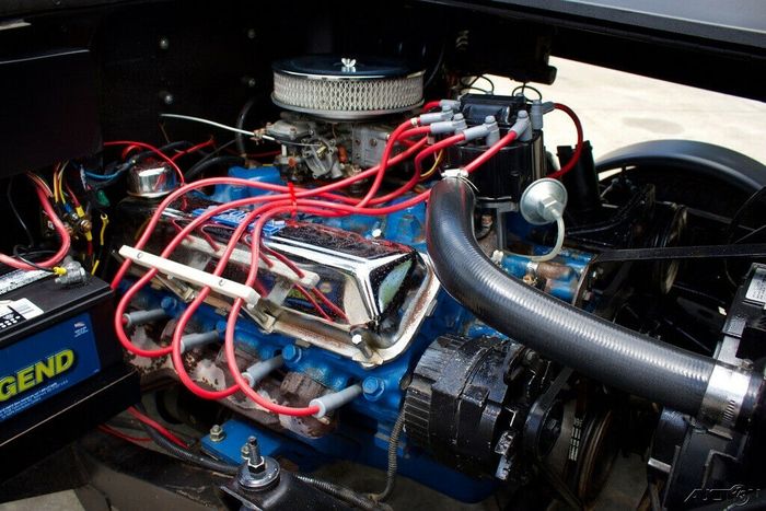 Modifikasi Jeep Wrangler YJ hot rod didukung mesin V8 Ford