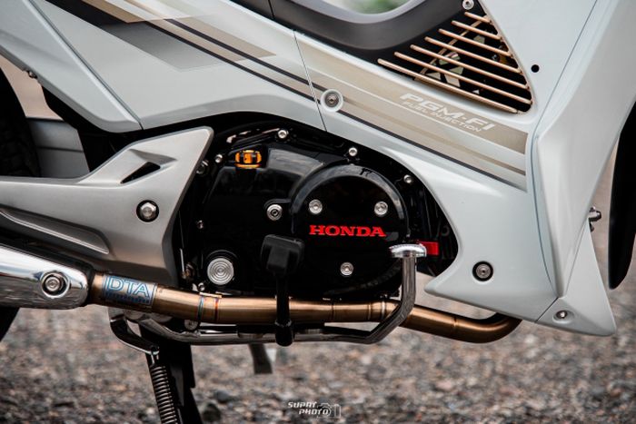 Sektor mesin diberi leher knalpot titanium