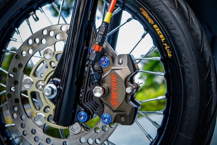 Kaki-kakinya diberi pelek Excel dan pengereman baru