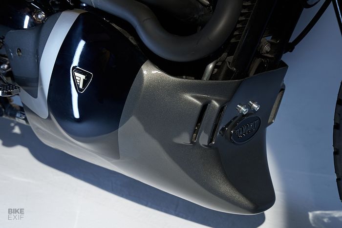 Sektor mesin diberi belly pan berukuran besar