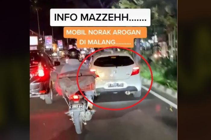 Honda Brio yang dikemudikan warga DKI Jakarta saat belagu dan arogan di Jl MT Haryono, Lowokwaru, kota Malang, Jawa Timur dengan menyalakan sirine dan strobo.