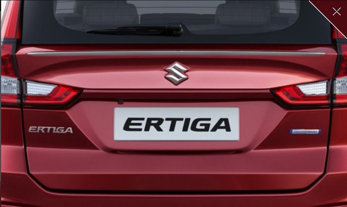 Emblem Smart hybrid di pojok kanan pintu bagasi Suzuki Ertiga Hybrid di India