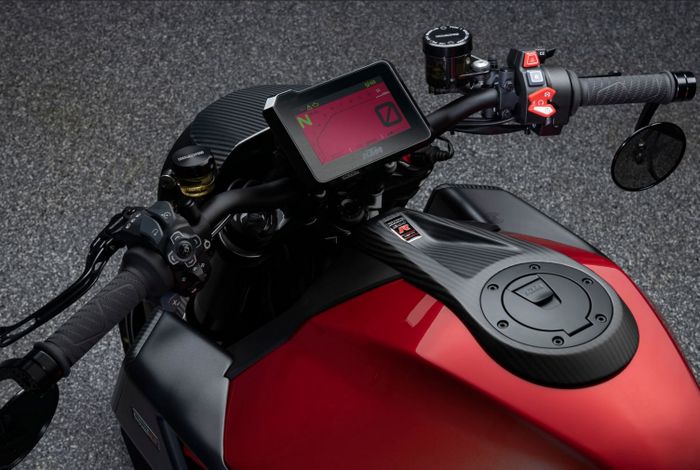 Area setang kemudi Brabus 1300R menampilkan kesan mewah