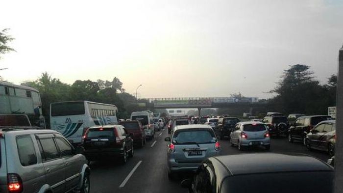 Kepadatan di Tol Jakarta-Cikampek