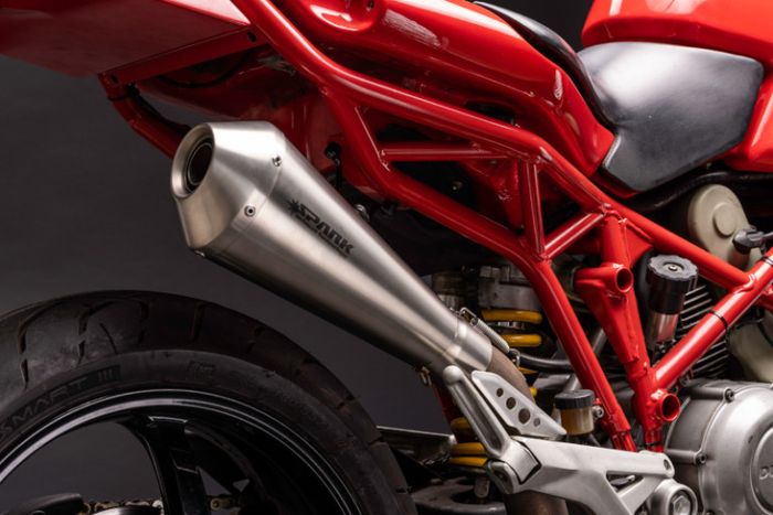 Sektor mesin hanya diberi ubahan berupa exhaust system bermuffler Spark