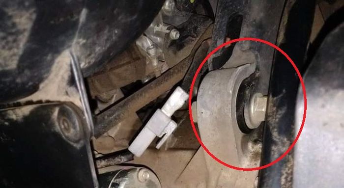 Ilustrasi engine mounting yang diganjal karet sehingga tidak ada rongga