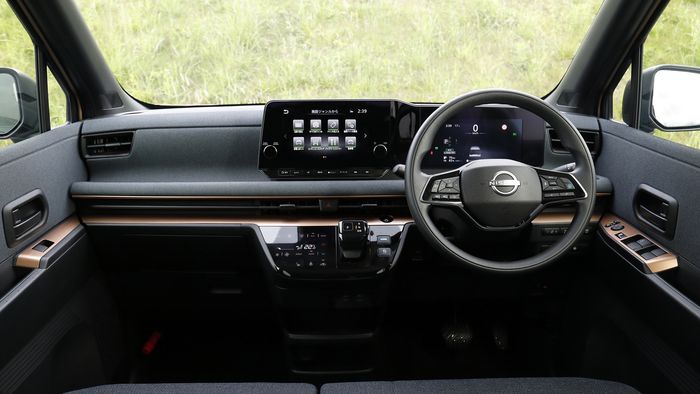 Interior Nissan Sakura.