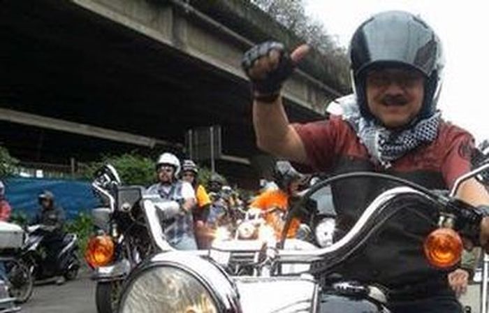 Gubernur DKI kala itu, Fauzi Bowo mengikuti riding H-D di Jakarta