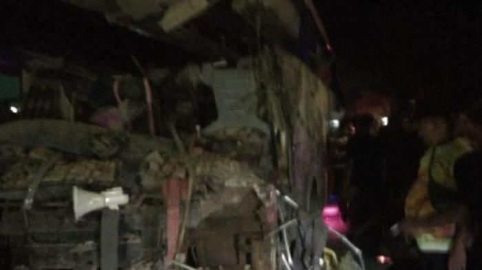 Bus menabrak sejumlah bangunan dan kendaraan di Ciamis