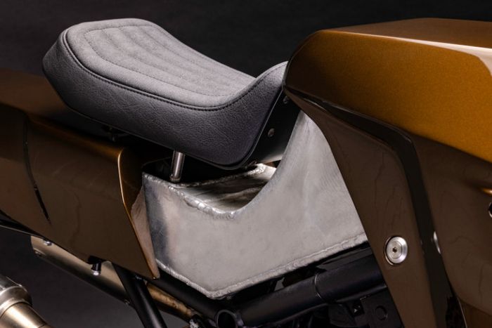 Joknya dibuat mengambang karena owner motor berpostur tinggi