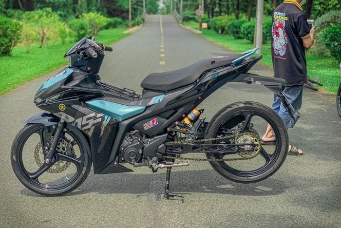 Swingarm diganti produk aftermarket dan suspensi pakai shock Ohlins