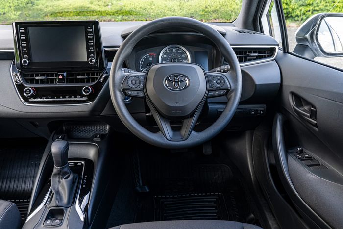 Interior Toyota Corolla Commercial, fiturnya gak kalah sama varian penumpang.