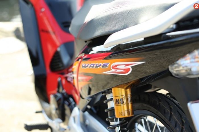 Suspensi belakang pakai shock Ohlins