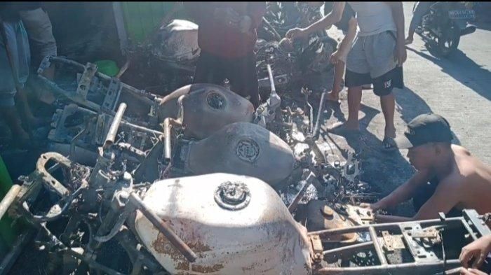 Kondisi 14 motor hangus jadi bangkai akibat kebakaran showroom motor dan mobil bekas, UD Sumar Jaya Motor di Tallo, kota Makassar, Sulawesi Selatan