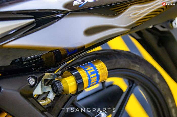 Suspensi belakang diganti dengan shock Ohlins