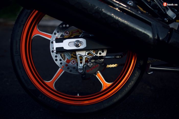 Rem belakang turut diupgrade memakai part Brembo