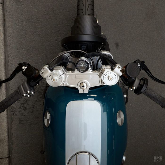 Area kokpit dibuat serba simpel dan minimalis