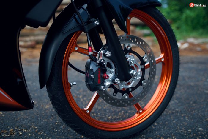 Kaki-kaki pakai pelek X1R dan pengereman berkaliper Frando dan cakram Brembo