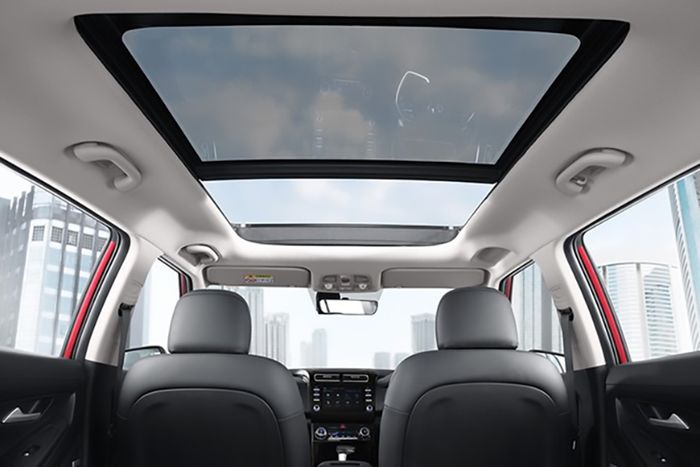 Panoramic sunroof pada Hyundai CRETA.