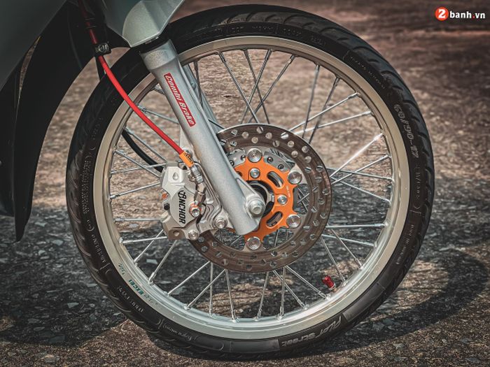 Kaki-kaki diberi pelek jari-jari dan pengereman baru