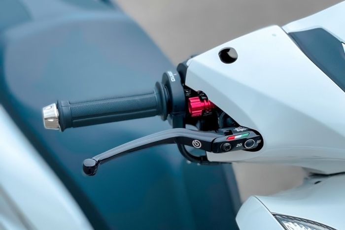 Master rem pakai produk Brembo RCS Corsa Corta