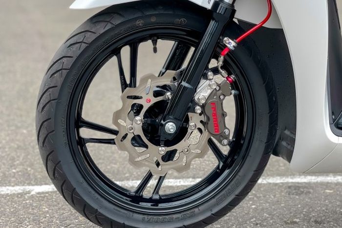 Rem depan diupgrade pakai kaliper Frando dan cakram Braking