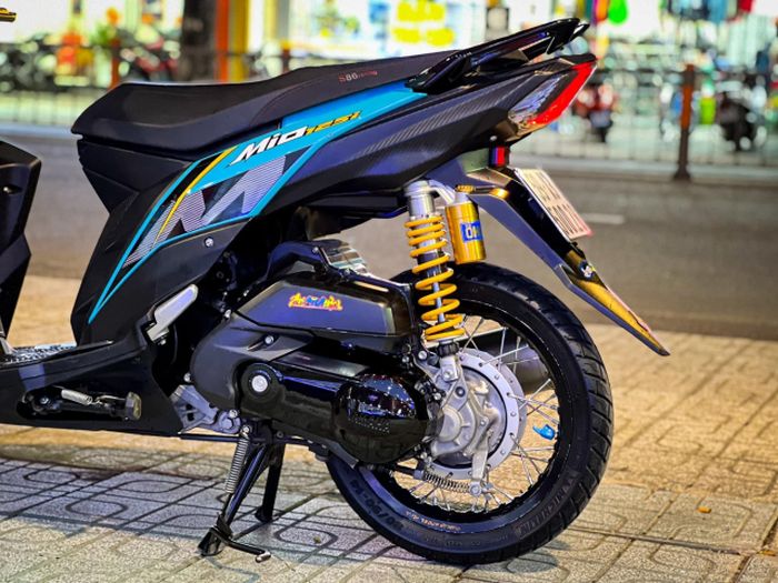 Suspensi belakang diganti dengan shock Ohlins