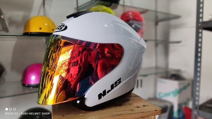 NJS Kairoz dengan visor iridium, cuma tambah Rp 180 ribu