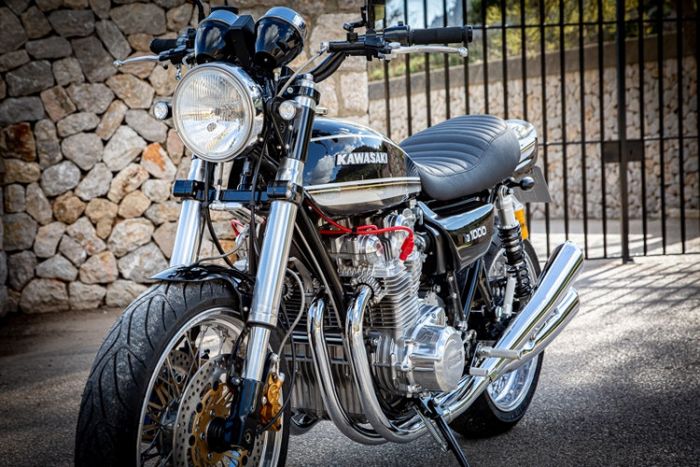 Garpu depan diganti dengan milik Suzuki GSX-R1100