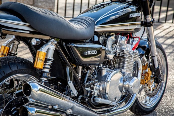 Bodi-bodi juga mengandalkan milik Kawasaki Z1 900 seperti tangki dan buntut