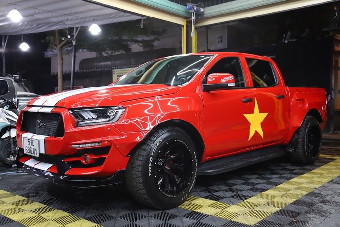Tampilan depan modifikasi Ford Ranger sangar adopsi muka Mustang Shelby