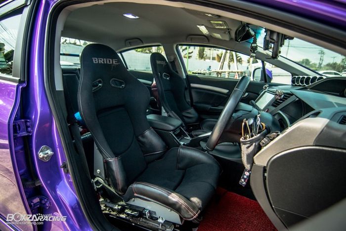 Tampilan kabin modifikasi Honda Civic FB2 justru kental aura racing