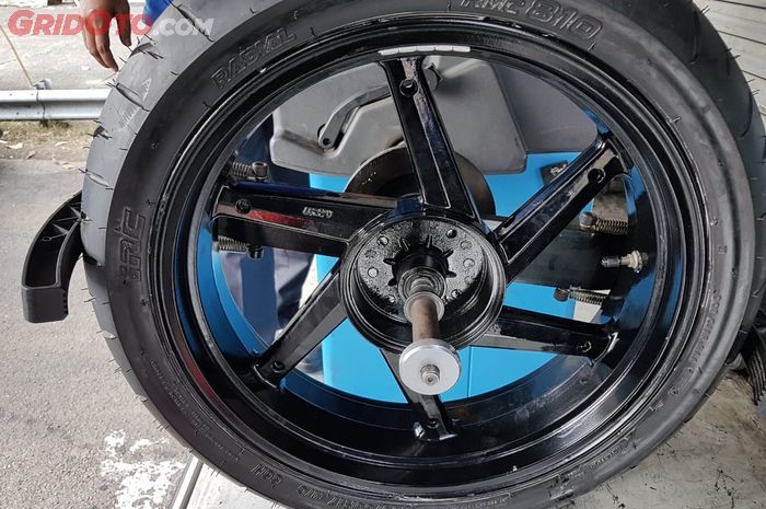 Ilustrasi as roda motor