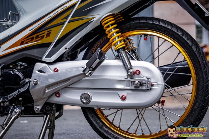 Suspensi belakang pakai shock dengan per kuning ala shock Ohlins