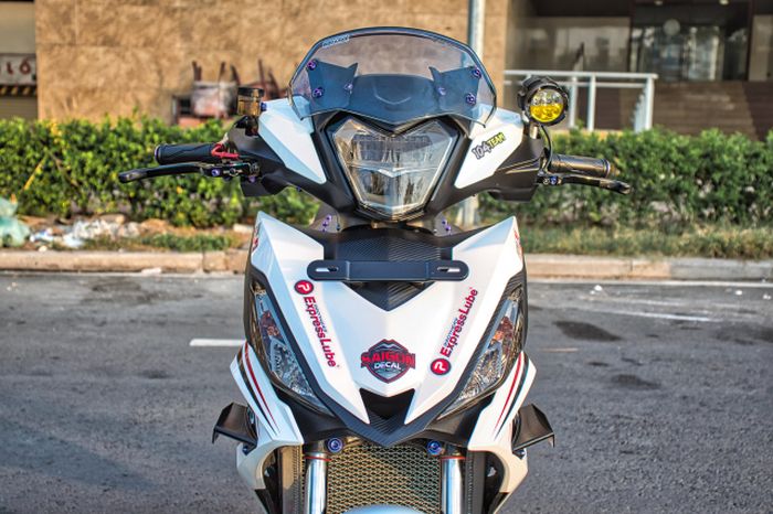 Dari tampilan depannya, Supra GTR 150 ini terlihat cocok untuk turing