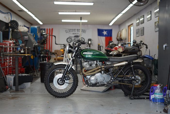 Kawasaki KZ750 twin scrambler yang tampil sangar