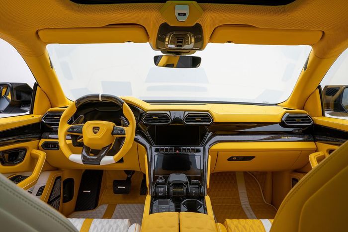 Tampilan kabin cerah modifikasi Lamborghini Urus garapan Mansory