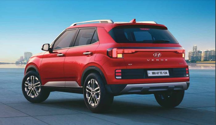 Buritan Hyundai Venue kini memiliki lampu belakang terinspirasi Kia Sonet.